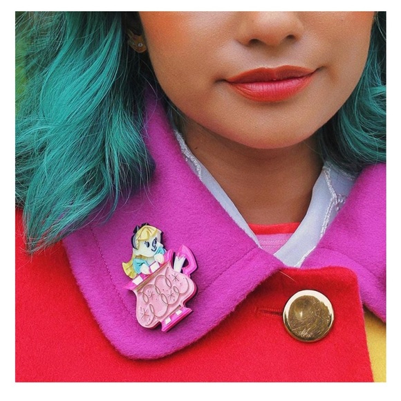 Alice’s Wonderland Tea Cup Brooch by Erstwilder - Picture 2 of 7